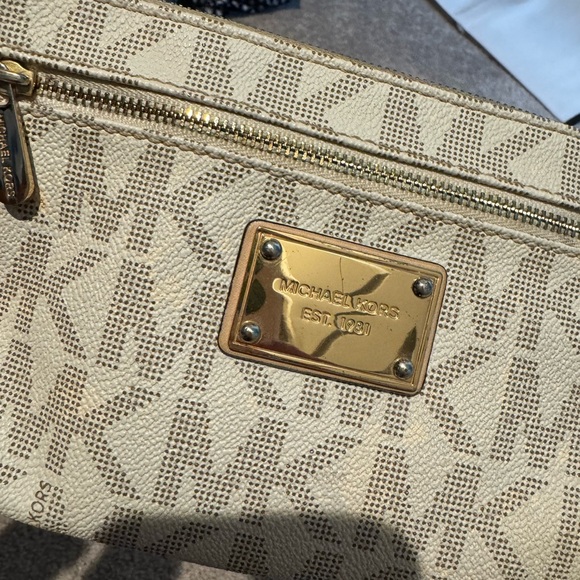 Michael Kors Ivory Logo Clutch - Picture 5 of 7